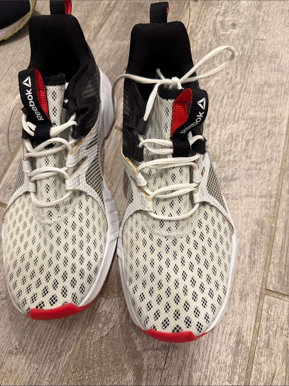 Reebok White, Black & Red Women’s Mesh Training Sneakers size 10